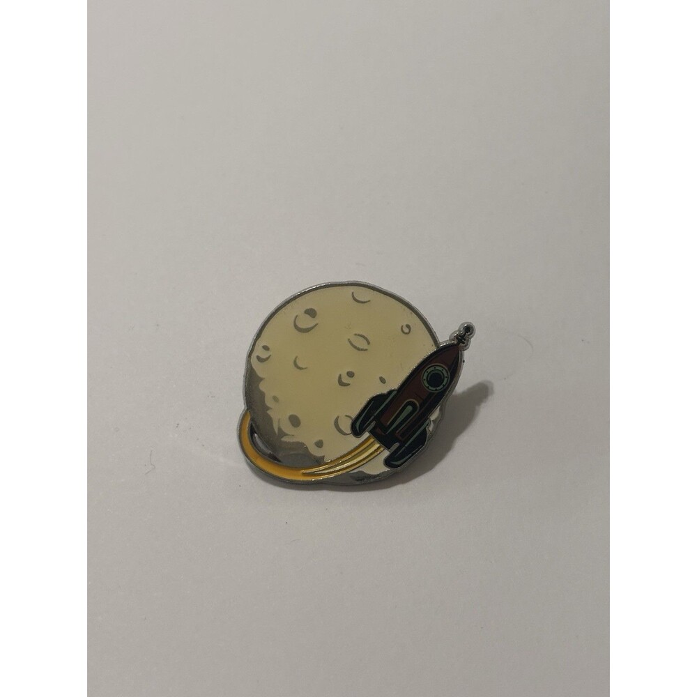 Loot Crate - Lootpins Moon & Ricket Pin - 2019 - Picture 1 of 1